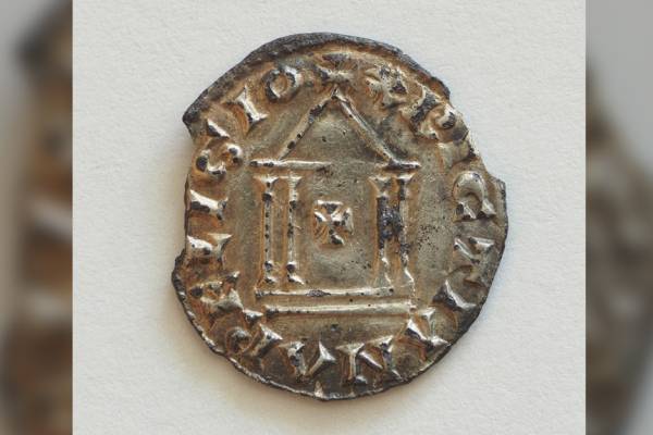 Koin Kuno Bergambar Charlemagne, Kaisar Romawi dari Aachen German yang Berleher Pendek