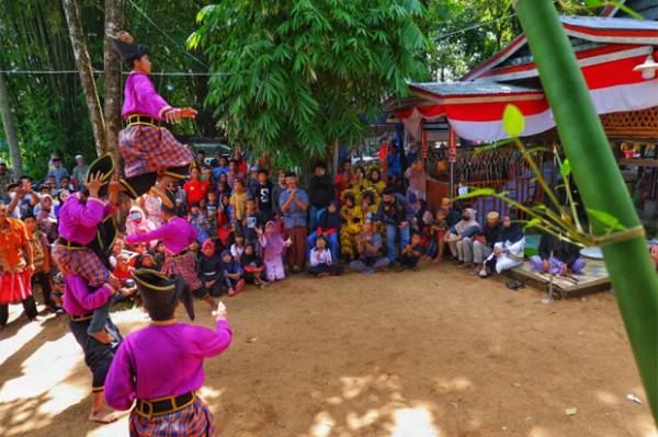 Pesta Adat Tu Barania Sudiang Abadikan Nilai Budaya Leluhur