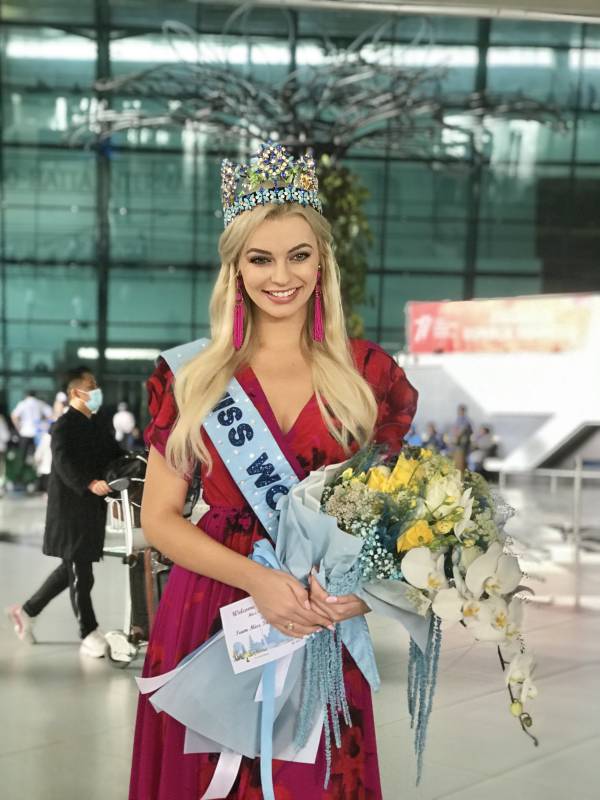 Miss World 2021 Karolina Bielawska Tiba di Tanah Air, Siap Hadiri Malam Puncak Miss Indonesia 2022