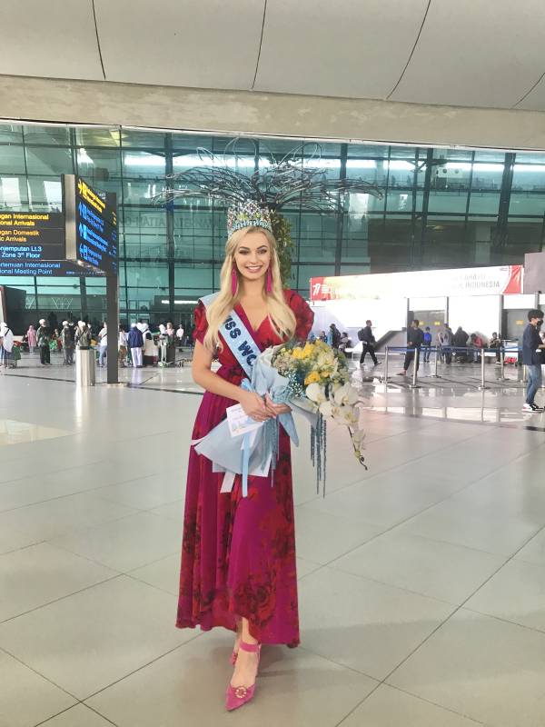 Miss World 2021 Karolina Bielawska Tiba di Tanah Air, Siap Hadiri Malam Puncak Miss Indonesia 2022