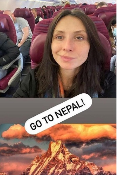 The Last Selfie of the Beautiful Blogger before Yeti Airlines Horrible Fall