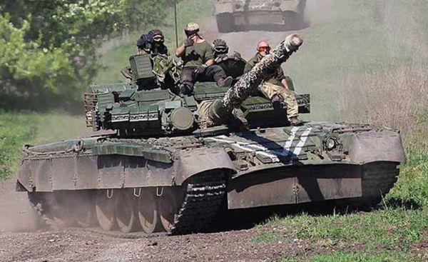 Bener-Bener Gokil, Tank T-80 Rusia Enggak Mempan Dibom Drone Ukraina