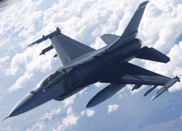 Polandia Siap Kirim Jet Tempur F-16 ke Ukraina