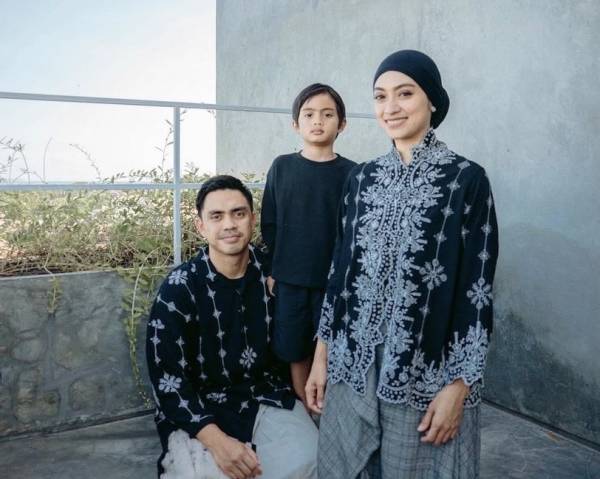 5 Inspirasi Outfit Lebaran Keluarga Artis Indonesia, Kompak dan Menawan