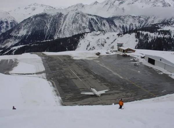 10 Most Dangerous Airports in the World, from Antarctica to the Himalayas