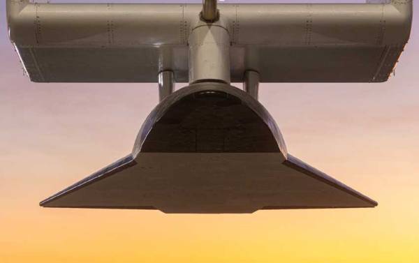 First time, the Roc Stratolaunch aircraft flies carrying a hypersonic vehicle