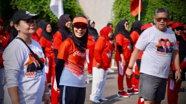 Siti Atikoh Menginspirasi Warga untuk Hidup Baik dengan Rajin Olahraga