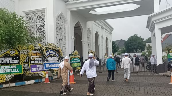 Ribuan Jemaah Pelayat Habib Hasan Padati Masjid Nurul Musthofa Center