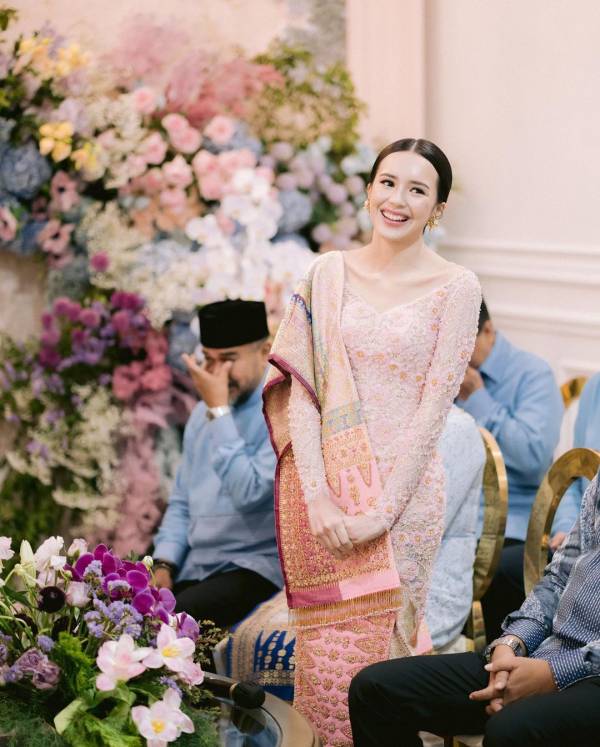 Foto-Foto Cantik Beby Tsabina, Resmi Dilamar Anggota DPR Rizki Natakusumah
