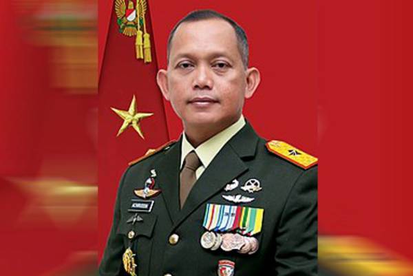 A row of 6 Special Forces Commanders in the TNI, from Danjen Kopassus to Dandenjaka
