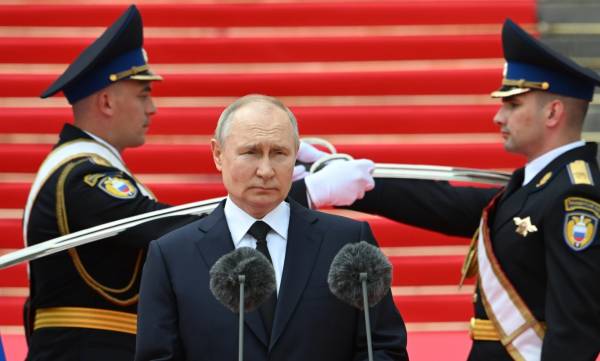 Sebagai Tsar Rusia modern, Vladimir Putin menjanjikan negara yang kuat dan banyak kemenangan