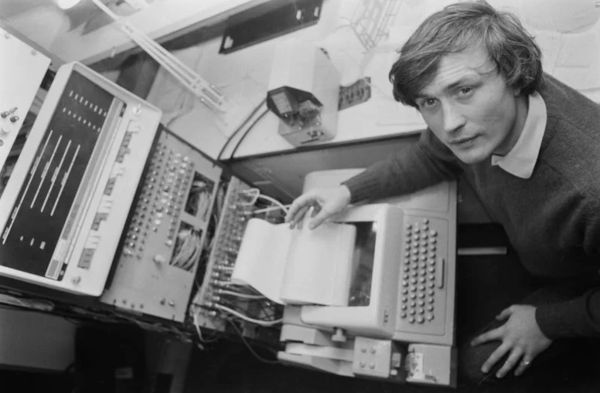 Gordon Bell, Perancang Minikomputer Legendaris, Meninggal Global dalam Usia 89
