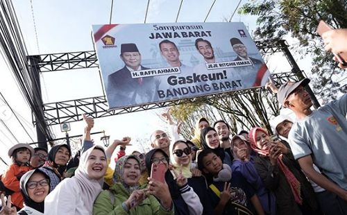 Raffi Ahmad dan Jeje Govinda Naik Angkot Temui Warga Bandung Barat, Siap Maju Pilkada 2024?